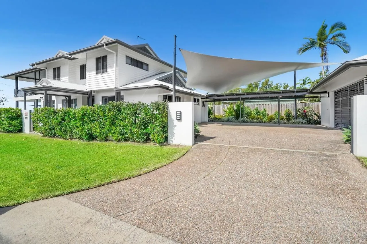 Nyaraló Belle Escapes Beachfront Luxury Home 53 Arlington Clifton Beach Palm Cove Ausztrália