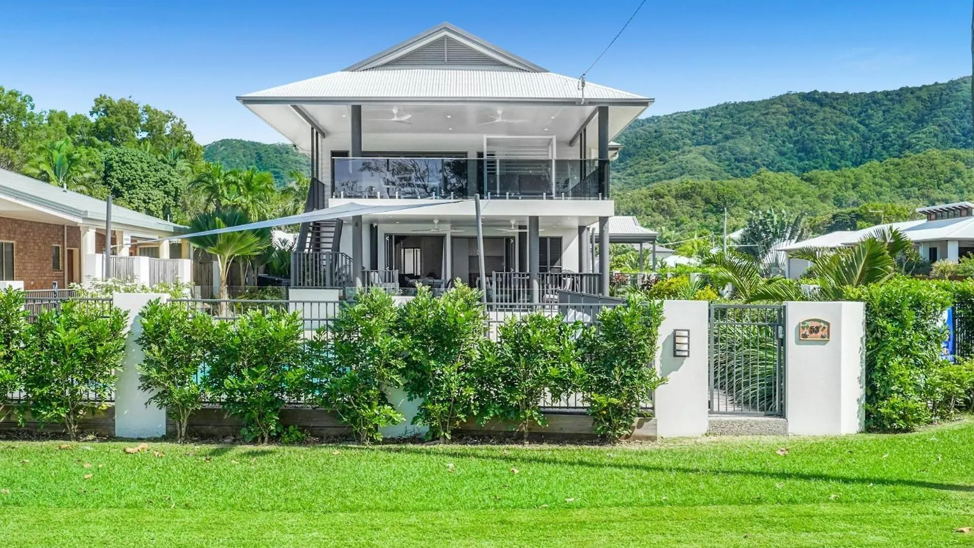 Belle Escapes Beachfront Luxury Home 53 Arlington Clifton Beach Palm Cove