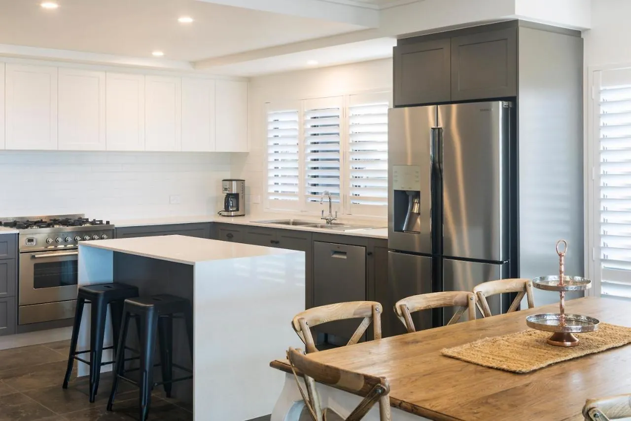 Belle Escapes Beachfront Luxury Home 53 Arlington Clifton Beach Palm Cove Holiday home
