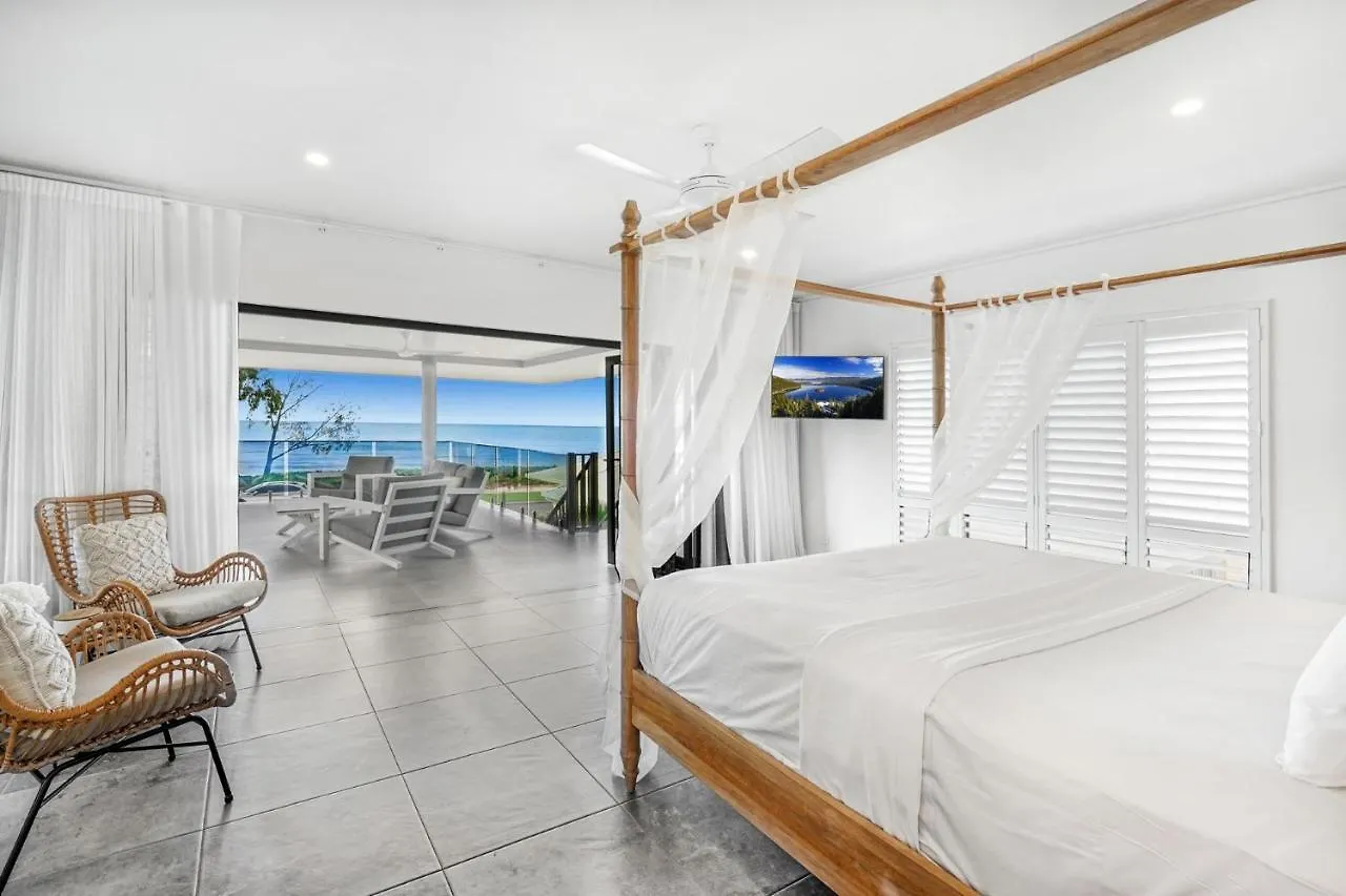 Holiday home Belle Escapes Beachfront Luxury Home 53 Arlington Clifton Beach Palm Cove
