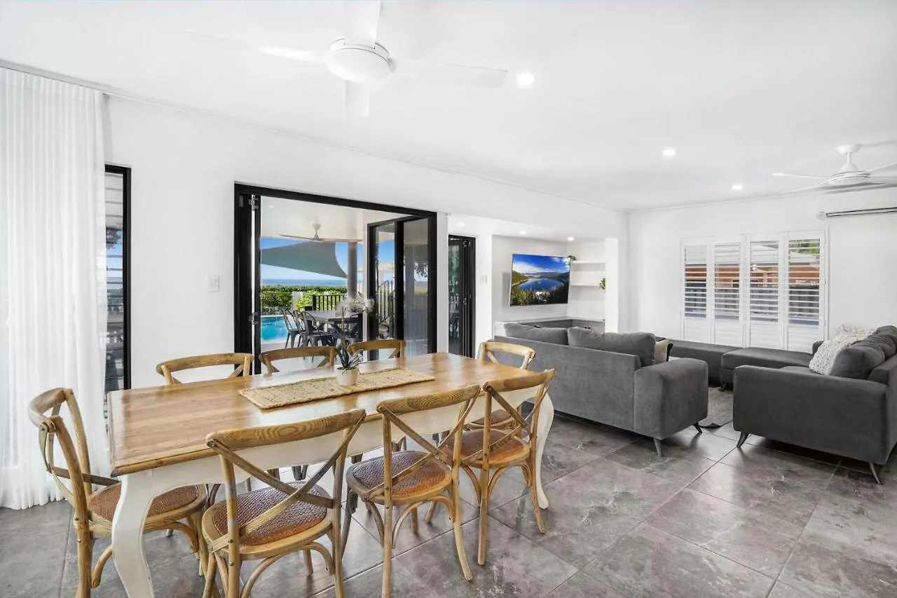 Holiday home Belle Escapes Beachfront Luxury Home 53 Arlington Clifton Beach Palm Cove